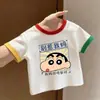 Camiseta de Manga Curta para Meninos de Verão Crayon Shin-Chan Novo Estilo Top Infantil Color Blocking Versátil Roupa de Fora para Crianças Pequenas