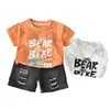Conjunto de Verão para Meninos 2026 Novo Estilo Roupa Fina de Verão para Bebê Conjunto de Duas Peças com Corrente de Letras de Manga Curta para Crianças Venda por Atacado
