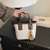 Bolsa Pequeña Popular de Comercio Exterior para Mujer 2026 Nuevo Estilo Moda Versátil Bolso de Hombro Cruzado Texturizado Bolso Cubo de Mano Más Vendido