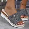 Chanclas casuales de verano, sandalias de playa ligeras y elegantes, zapatos versátiles para mujer, zapatos para mujer de talla grande, nuevos zapatos de suela gruesa para mujer de comercio exterior