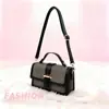 Outono 2025 Novo Estilo Elegante Design de Moda Ombro Único Transversal Retrô Chique Cor Sólida Simples Moda Tendência Bolsa de Ombro