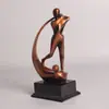 Decoración artesanal de resina creativa de fábrica, modelado de personaje deportivo abstracto, trofeo de personalidad, imagen, venta al por mayor