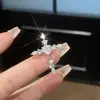 Brincos de Clipe de Orelha de Metal com Cruz de Zircônia, Modernos, Requintados, Personalizados, Estilo Versátil, Acessórios de Orelha de Nicho Inspirados em Design Atacado
