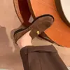 Nova Versão em Couro de London Letters~ Bico Redondo Formato de Moeda Pequena Estilo Britânico Relaxado Mocassins de Couro Genuíno para Mulheres