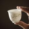 Paquete tallado dulce blanco hecho a mano kung fu taza de té fino feto maestro taza de té de porcelana blanca taza individual taza de té pequeña taza de degustación