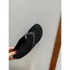 Sandalias de Exterior de Suela Plana con Clip para Mujer, Estilo Nuevo de Verano 2026, Pantuflas Versátiles para el Hogar, Sandalias de Punta Abierta para Mujer para Uso en Exteriores