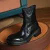 Botas Martin femininas de couro genuíno, design slim-fit, novo estilo outono/inverno, com bico redondo, salto médio a grosso e acabamento com lavagem de cor.