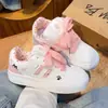 Zapatos Casuales con Huella de Gato de Dibujos Animados 2026 Primavera y Otoño Nuevos Estilo Coreano Zapatos Blancos Cómodos para Mujer Zapatillas Versátiles de Moda con Suela Gruesa