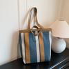Bolsa de Lona de Grande Capacidade para Mulheres, Versátil para Primavera e Verão, Novo Estilo 2026, Bolsa de Ombro Transversal Listrada Color Block, Bolsa Tote Clássica
