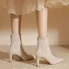 Botas Elásticas de Gamuza para Mujer 2026 Otoño e Invierno Nuevas Botas Cortas Versátiles de Bloques de Color con Tacón Grueso hasta la Mitad de la Pantorrilla con Cremallera Trasera Botas de Tacón Alto Ajustadas