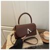 Bolso de Mano Cuadrado Pequeño de Diseño Nicho para Mujer 2025 Nuevo Bolso de Hombro Artístico de Moda con Cadena Bolso Bandolera Elegante Versátil