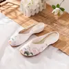 [Bihai] Zapatillas de Satén Verano 2024 Tacón Bajo Elegantes para Mujer Suela Suave Zapatos de Tela Bordados Zapatos de Boda con Cheongsam Zapatos para Mujer