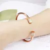 Pulsera Abierta de Acero Inoxidable con Incrustaciones de Diamantes de 4 mm, Chapada en Oro Real de 18 Quilates, Simple al por Mayor, Moda Popular de Venta Caliente para Mujer