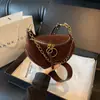 Bolso de un solo hombro con textura retro, Nuevo bolso cruzado casual de Invierno 2025, Bolso tipo dumpling casual simple y elegante para el día a día