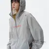 Jaqueta corta-vento com capuz leve e respirável bordada estilo americano para homens, roupa de proteção solar com proteção UV dopamina para atividades ao ar livre no verão