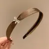 Estilo avanzado Otoño e Invierno Nuevo estilo Aro para el cabello Pinza para el cabello de parte superior craneal alta para mujer Temperamento Lavado de cabello a presión lateral ancho Hebilla para la cabeza de estilo avanzado