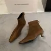 2026 Nuevas Botines Estilo Coreano Ajustados, Color Café Gamuza, Botas Maillard, Punta Cuadrada Pequeña, Tacón Gatito, Botines Cortos de Tacón Alto para Mujer