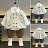Conjunto de Roupa de Primavera para Meninos 2026 Novo Estilo Conjunto de Tricô de Três Peças para Crianças Roupas Elegantes para Bebê Menino Primavera e Outono Bonito