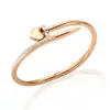 Pulsera de Uñas con Forma de Corazón de Diamante de Lujo Ligero y de Alta Gama para Mujer Anillo de Uña de Acero Inoxidable Comercio Exterior Transfronterizo Más Vendido Sin Decoloración