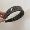 Diadema de Lana Roja Suave Estilo Año Nuevo con Borde Ancho y Logo Dorado de Pony para Mujer, Tacto de Alta Gama, Diadema que No Aprieta, Accesorio para el Cabello
