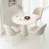 Juego de mesa redonda color crema estilo francés para apartamentos pequeños, con tablero y sillas de losa de roca, adecuado para recepción de lujo ligero, reuniones y uso en balcón