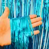 Atacado do fabricante transfronteiriço 1X 2m cortina de chuva para parede de fundo de decoração de festa, cortina de chuva adesiva com franja dourada