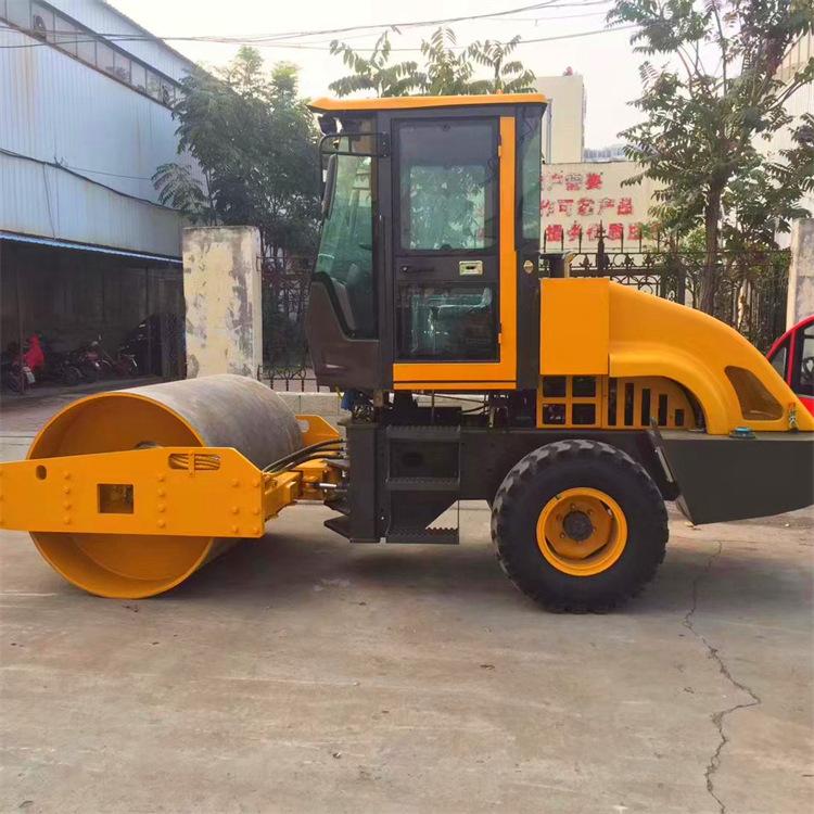 6T 单钢轮压路机 (1)