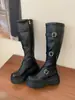 [] Moda de Nicho Retrô Botas Longas de Solado Grosso Femininas 2026 Outono Fivela de Cinto Bico Redondo Cano Alto Botas de Cavaleiro