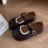 Sapatos Rasteirinhas Vermelhas Estilo Balé Francês com Aumento Interno de Altura e Boca Rasa para Mulheres Verão 2025 Novo Estilo com Saia Sapatos Mary Jane