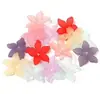 Flor para la cabeza coreana DIY pulsera accesorios pétalos esmerilados en el agujero color acrílico tocado flor accesorios cuentas sueltas venta al por mayor