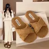 Pantuflas peludas para mujer para otoño e invierno, aptas para usar en interiores y exteriores, cálidas y elegantes, versátiles, de suela plana, de felpa y hechas de algodón, disponibles para venta al por mayor