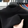 13 Colores Disponibles 2025 Nuevo Invierno Lana Peinada para Hombre Color Sólido Cuello Alto Medio Ropa de Punto para Hombre Ropa de Punto de Lana
