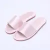 Nuevas zapatillas de boda de satén de seda coreana para interior, antideslizantes, de moda, sandalias de verano para mujer, venta al por mayor de fabricantes de mujeres