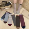 Calcetines Vintage Nuevos para Mujer Otoño/Invierno 2026, Algodón Puro, Rayas de Bloques de Color, Calcetines Versátiles de Media Pantorrilla, Tendencia Ins Estilo Coreano Calcetines Holgados