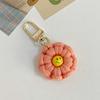 Llavero coreano hecho a mano de lana crochet con una linda florecita y carita sonriente, llavero de moda para bolso, llavero, accesorios para coche al por mayor