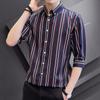 Camisa de manga média listrada de verão Camisa masculina de manga curta slim-fit estilo coreano Camisa masculina de meia manga casual de meia manga