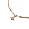 V Oro Versión Alta Chapado en Oro CNC Precisión Pulsera Falda Lujo Accesible Versátil Blanco Nácar Abanico Pequeño Forma Doble Capa Pulsera para Mujeres