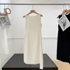 Vestido Feminino Cs para o Trabalho Estilo Simples Elegante Gola Canoa Sem Mangas Slim Fit Comprimento Médio Cor Sólida