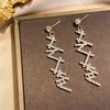 Pendientes Dorados de Lujo Ligero Vintage de Alta Gama para Mujer 2026 Nuevo Estilo Pendientes de Perla con Agujas de Plata Diseño de Nicho Accesorios Metálicos para Orejas
