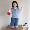 Traje de Niña Otoño 2026 Nuevo Elegante Moda Infantil Primavera/Otoño Chaleco de Punto Camisa Jeans Conjunto de Tres Piezas