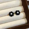 Pendientes Minimalistas de Perlas Florales Negras Estilo Ins 2025 Nuevo Diseño de Moda Retro Francés Pendientes Versátiles