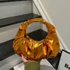 Bolso de mano nuevo para mujer, bolso metálico brillante con forma de nube, bolso de mano plisado de moda, bolso de mano para mujer estilo europeo y americano