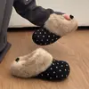 Meias-pantufas Fechadas nos Dedos Mais Vendidas para Mulheres Uso Externo 2026 Novo Inverno Com Pelúcia Estilo Coreano Slip-Ons Sapatos de Algodão com Solado Grosso Sapatos Peludos