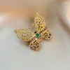 Broche Borboleta de Vidro de Luxo de Alto Padrão Transfronteiriço, Cristal Retro Incrustado com Diamantes, Elegante e Estiloso Broche para Blazer de Terno para Mulheres