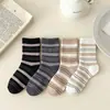 Calcetines Rayados de Color Contrastante para Mujer en Otoño e Invierno, Calcetines de Felpa Resistentes al Frío y Cálidos, Calcetines de Media Pantorrilla Suaves y Engrosados, Calcetines Versátiles para Mujer