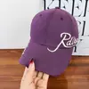 Gorra de Béisbol Nueva Modelo de Ala Dura Estilo Coreano con Bordado de Letra Lateral y Bordes Desgastados, Sombrero de Sol Moda Unisex Primavera y Verano para Circunferencia de Cabeza Grande