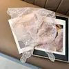 Bufanda Triángulo de Encaje Estilo Francés Primavera y Verano para Mujer, Versátil, Estilo Hepburn, Accesorios de Moda, Bufanda de Malla Bordada