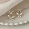 Diseño de Nicho Sentido de Alto Grado Pequeños Pendientes de Mariposa para Mujer Dos Elegantes Pendientes de Botón Pendientes 2023 Nueva Moda