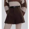 Shorts de lana plisados marrones para mujer, nuevo estilo otoño e invierno 2025, falda-pantalón casual de cintura alta, corte A, pierna ancha para uso en exteriores