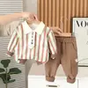 Moda Infantil Bebê Street Conjunto de Duas Peças Vertical com Gravata Manga Longa Tendência Outono Novo Terno de Manga Longa para Menino